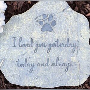 Dog memorial stone (made of resin) -